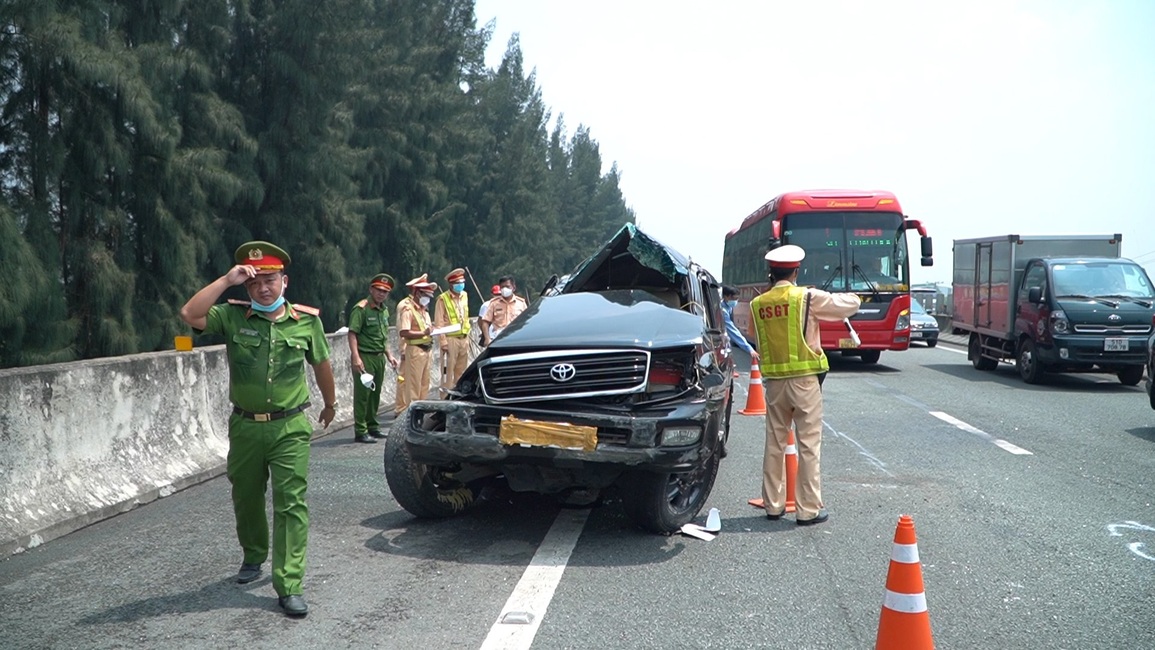 Ám ảnh những vụ nổ lốp ô tô trên cao tốc TPHCM - Trung Lương - 1 Ám ảnh những vụ nổ lốp ô tô trên cao tốc TPHCM - Trung Lương - 1