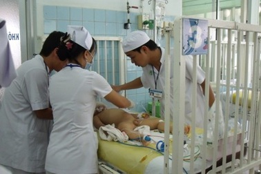 Sa xuống hố nước, cháu bé 1 tuổi tử vong