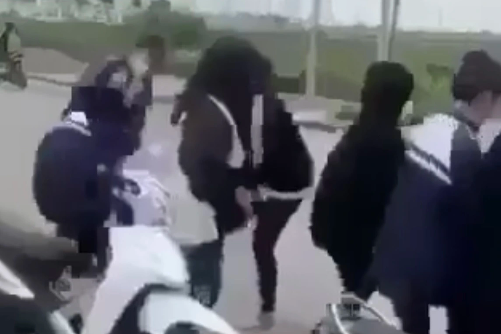 Điều tra vụ 2 nhóm nữ sinh cấp 3 đánh nhau tại Hà Nội - 1 Điều tra vụ 2 nhóm nữ sinh cấp 3 đánh nhau tại Hà Nội - 1