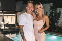 Bạn gái xinh đẹp của ngôi sao được cả Man Utd lẫn Arsenal theo đuổi