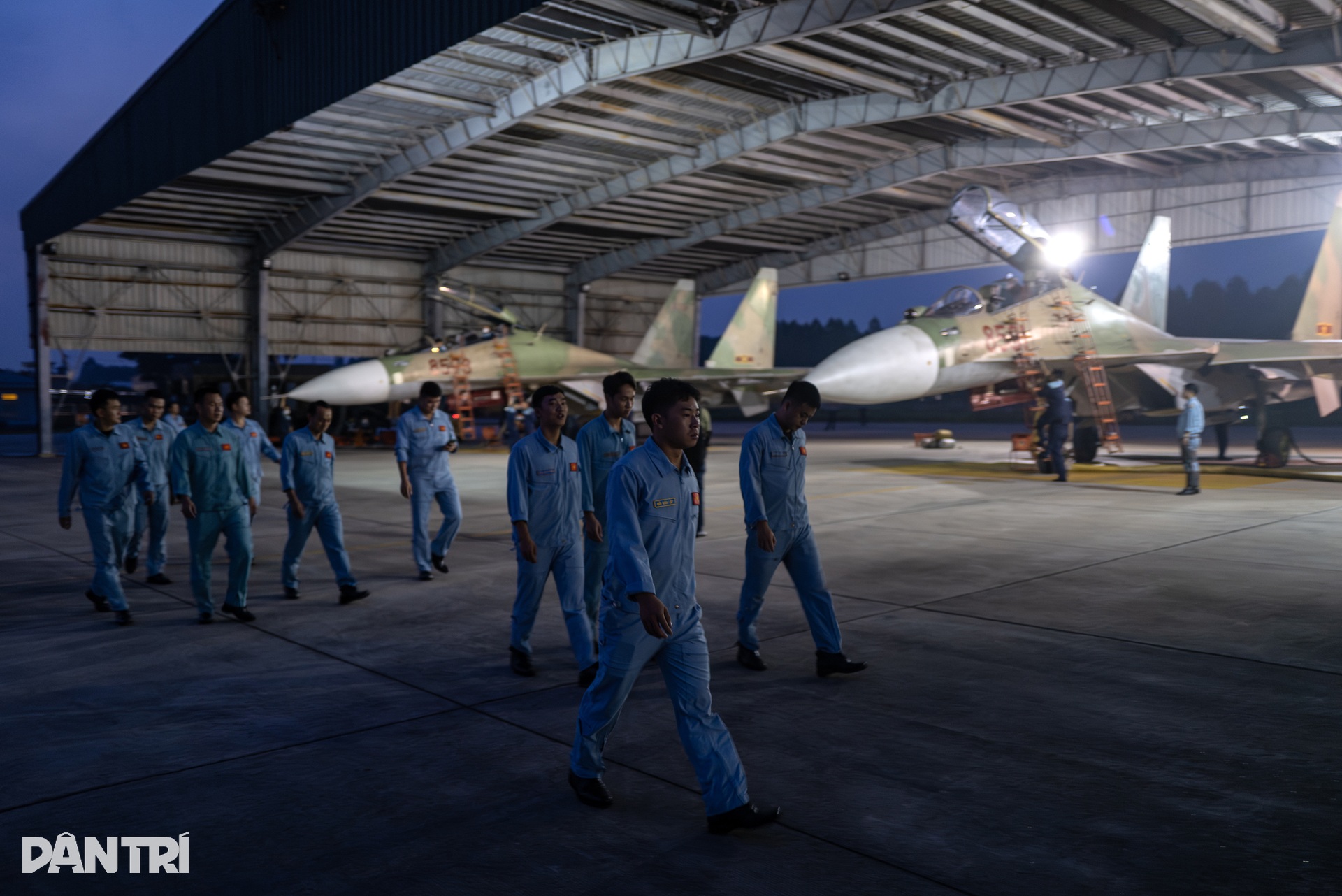 Máy bay Yak-130 xuất kích, lần đầu bay đội hình 6 chiếc hình tam giác ở Kép - 1 Máy bay Yak-130 xuất kích, lần đầu bay đội hình 6 chiếc hình tam giác ở Kép - 1