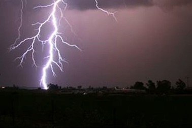 Bị sét đánh tử vong khi đi làm đồng về