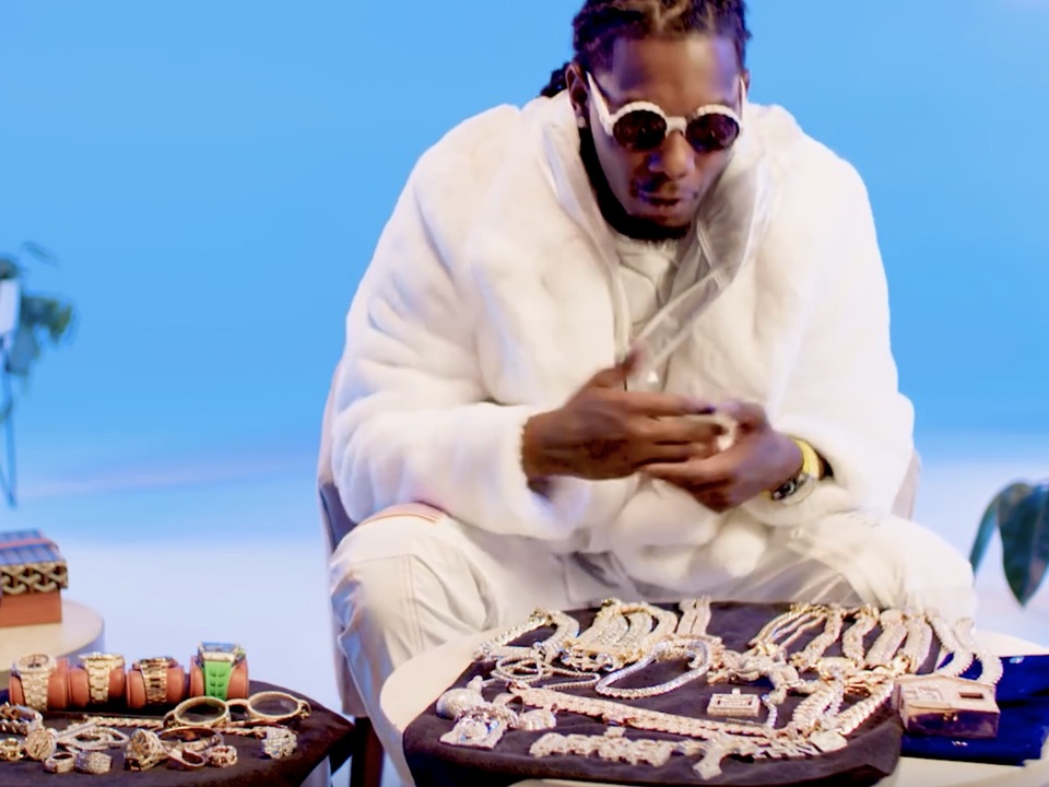 Cardi B lại khoe vòng kim cương đắt tiền - 7 Cardi B lại khoe vòng kim cương đắt tiền - 7