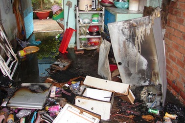 Một mồi lửa thiêu rụi 11 căn nhà 