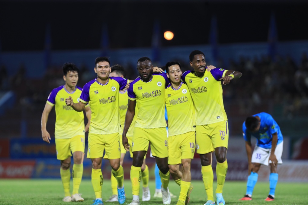 Hà Nội FC thắng Khánh Hòa, Quảng Nam hòa Bình Định khi Đình Bắc trở lại - 4 Hà Nội FC thắng Khánh Hòa, Quảng Nam hòa Bình Định khi Đình Bắc trở lại - 4