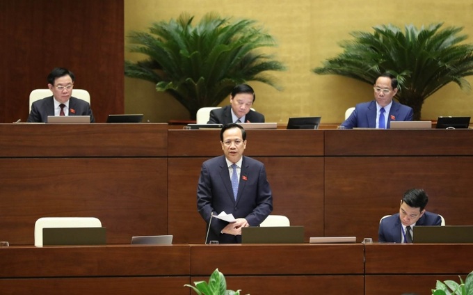 Bộ trưởng Đào Ngọc Dung trả lời chất vấn
