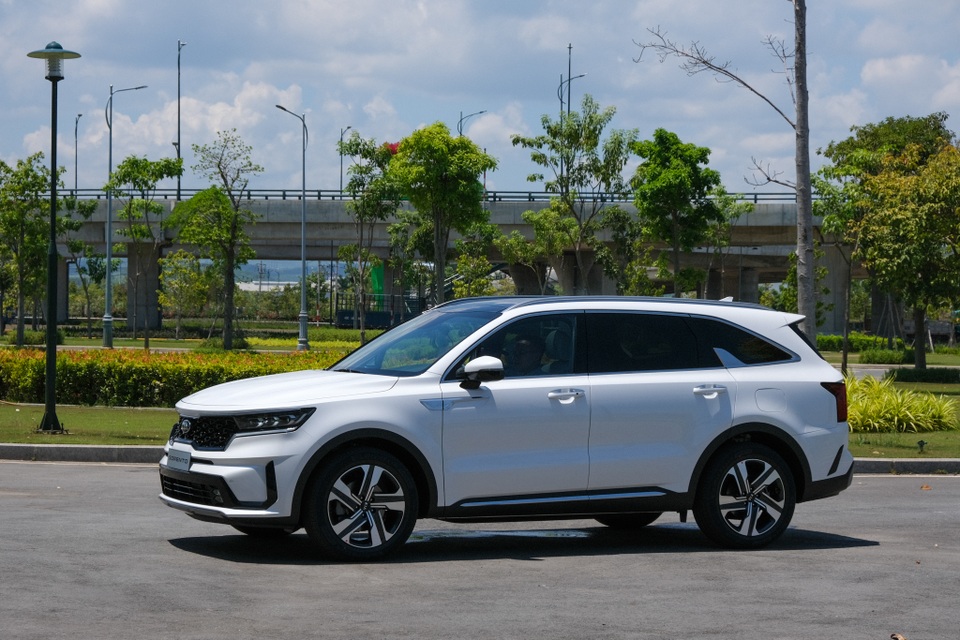 Chi tiết Kia Sorento 2021: xe Hàn Quốc có gì với giá cao nhất 1,349 tỷ? - 2 Chi tiết Kia Sorento 2021: xe Hàn Quốc có gì với giá cao nhất 1,349 tỷ? - 2