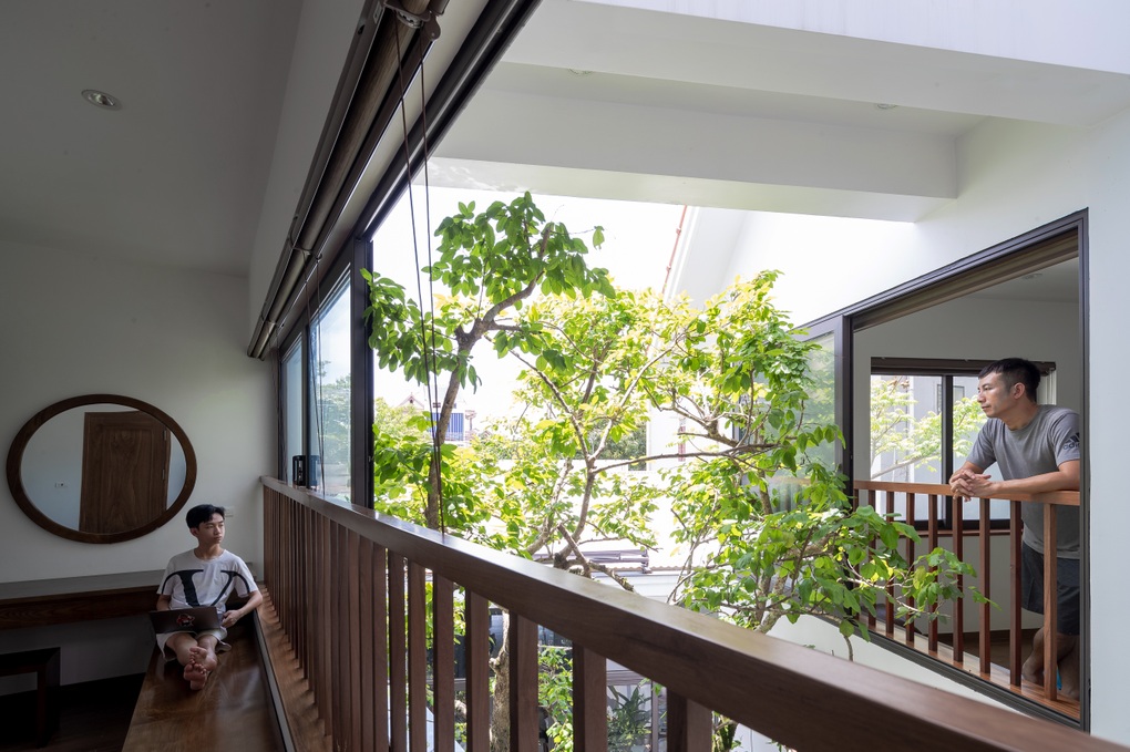 Độc đáo ngôi nhà mái thủng giúp gia chủ trốn khói bụi ở Nghệ An - 5