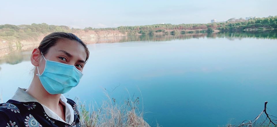 Siêu mẫu Võ Hoàng Yến hái rau lang “cải thiện” bữa ăn ở khu cách ly - 8 Siêu mẫu Võ Hoàng Yến hái rau lang “cải thiện” bữa ăn ở khu cách ly - 8