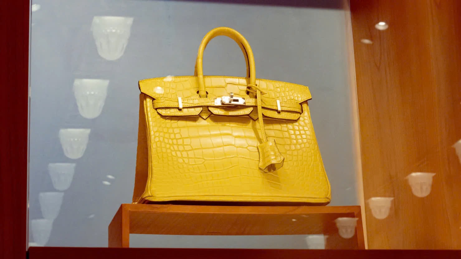 Túi Hermès bà Trương Mỹ Lan xin lại và các món đồ hiệu xứng đáng để đầu tư - 2 Túi Hermès bà Trương Mỹ Lan xin lại và các món đồ hiệu xứng đáng để đầu tư - 2