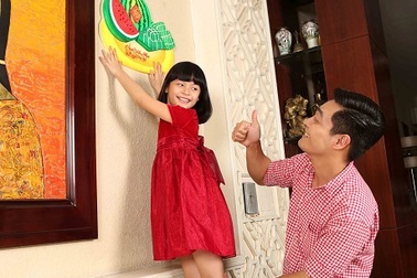 Các ông bố “sao” Việt dạy con ngày Tết 