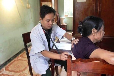 Từ cậu bé ốm yếu trở thành bác sĩ đạt giải Đặng Thuỳ Trâm