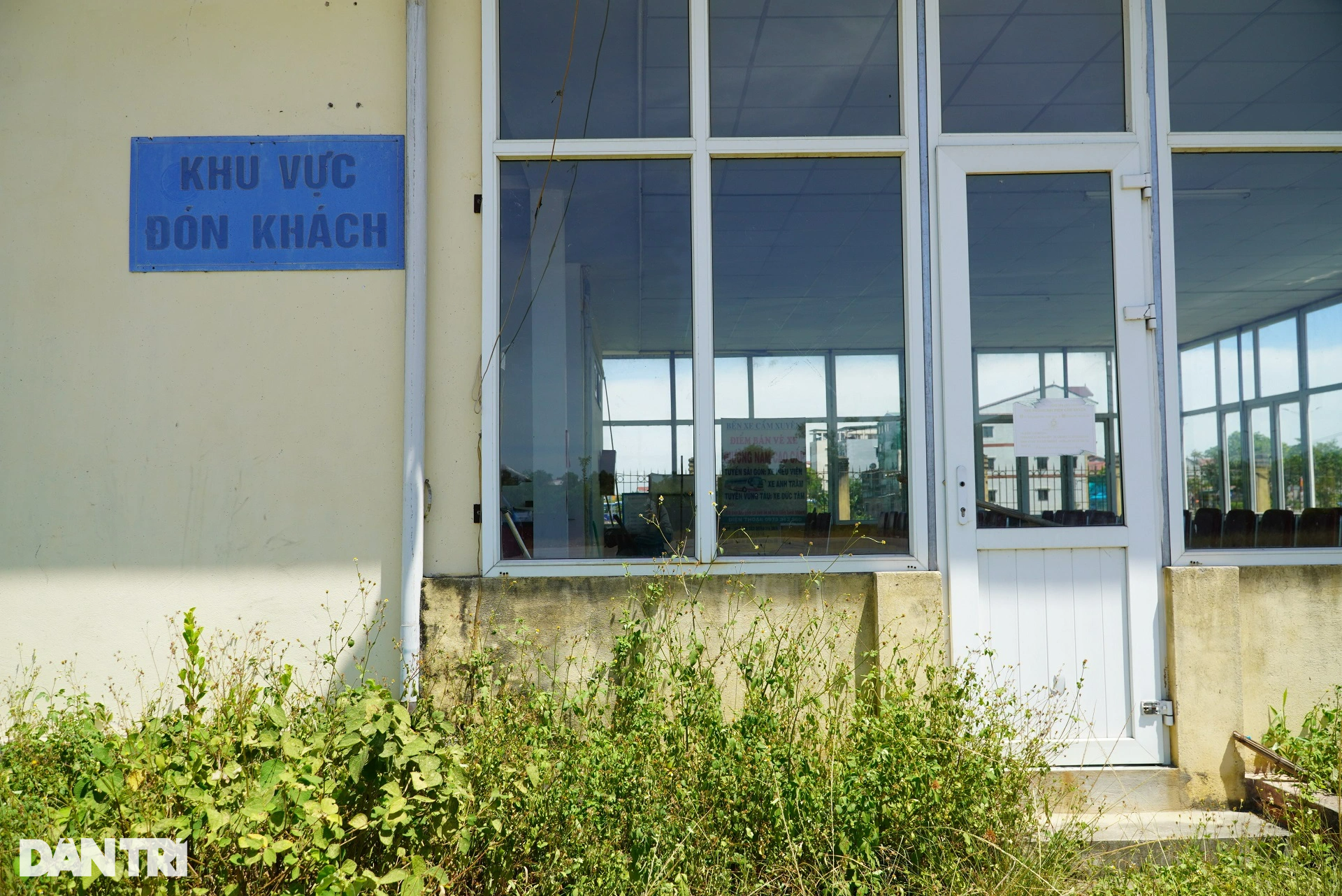 Bến xe hàng chục tỷ đồng bỏ hoang, xe tuyến phải đứng đường đón trả khách - 5 Bến xe hàng chục tỷ đồng bỏ hoang, xe tuyến phải đứng đường đón trả khách - 5