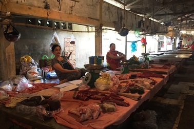 Lo lắng trước dịch tả lợn châu Phi, nhiều người dân quay lưng với thịt heo