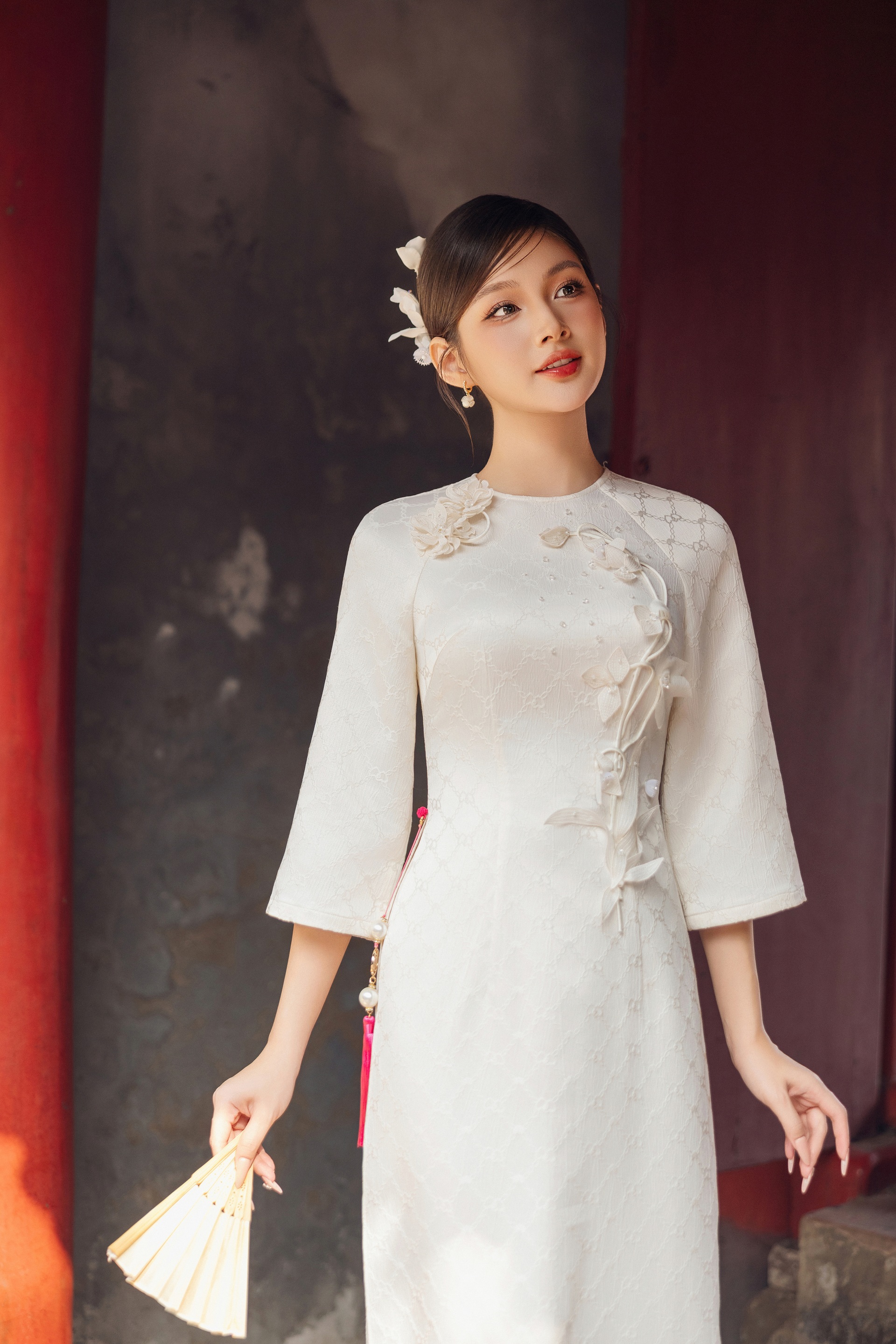 Những mẫu áo dài Tết vừa tinh tế, vừa tôn dáng cho phái đẹp - 8