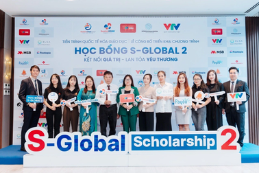 Thay đổi thần tốc nhờ học bổng tiếng Anh hỗ trợ 65% học phí