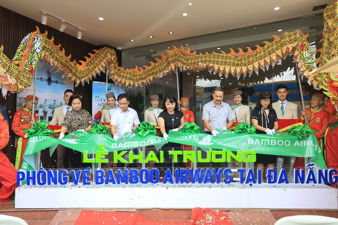 Sáng ngày 21/11, Bamboo Airways tưng bừng khai trương phòng vé tại Đà Nẵng  - Ảnh 1.