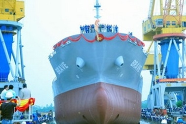 Vinashin hạ thủy tàu Brave 14.600 tấn cho ximăng Nghi Sơn