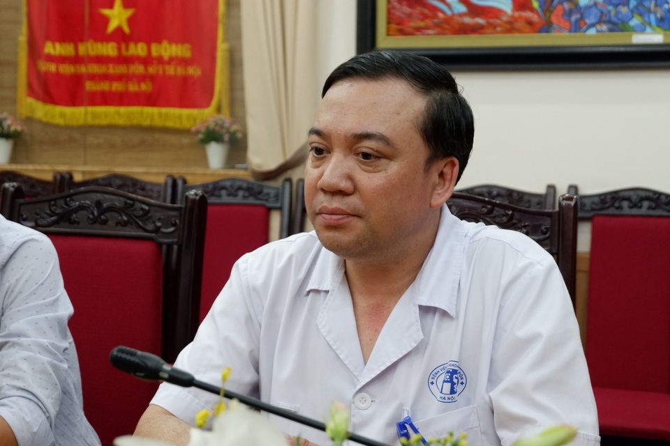 Bé sơ sinh bị bỏ rơi nhiễm khuẩn kháng thuốc nặng, 2 phổi đông đặc - 1 Bé sơ sinh bị bỏ rơi nhiễm khuẩn kháng thuốc nặng, 2 phổi đông đặc - 1