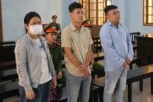 Vợ chồng lĩnh án tù vì nhận tiền để "bảo kê" xe quá khổ