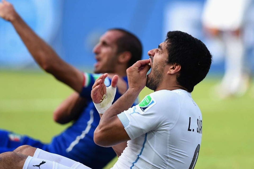 “Nghiện” cắn người, Luis Suarez vẫn được “nạn nhân” ngưỡng mộ - 1 “Nghiện” cắn người, Luis Suarez vẫn được “nạn nhân” ngưỡng mộ - 1