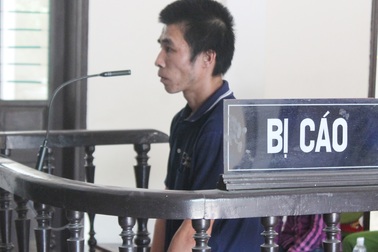 Làm bậy với bé hàng xóm, lộ chuyện đồi bại với con ruột