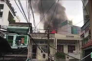 Cháy nhà gần chợ Hòa Hưng khiến nhiều người tá hoả