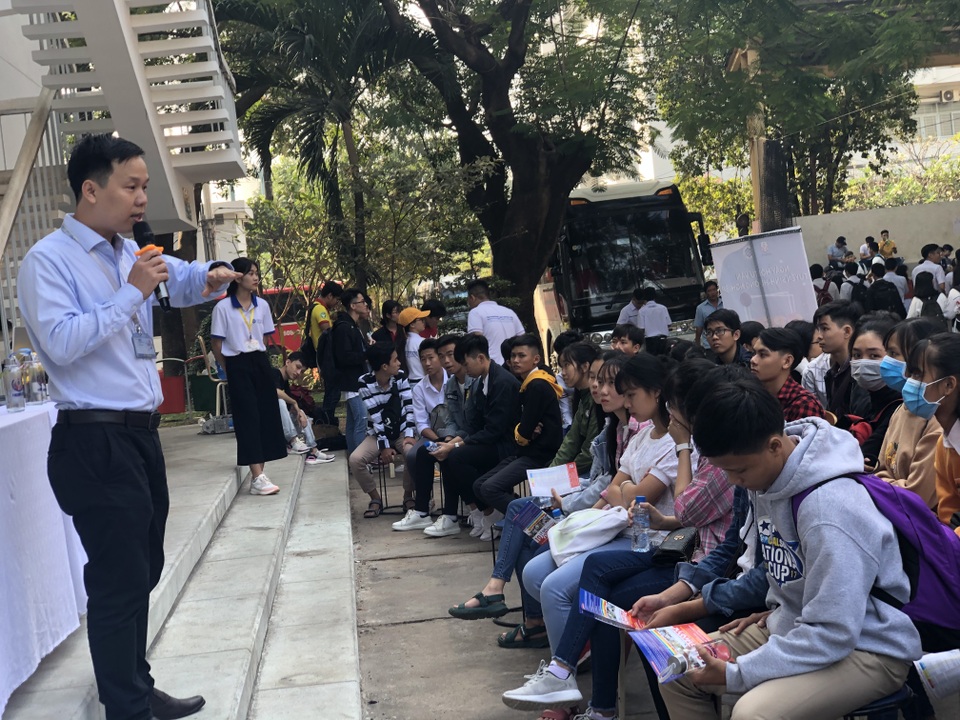 Hơn 7.000 học sinh tham dự ngày hội hướng nghiệp tại trường đại học - 4 Hơn 7.000 học sinh tham dự ngày hội hướng nghiệp tại trường đại học - 4