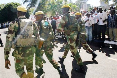 3 phụ nữ “tấn công tình dục” một quân nhân