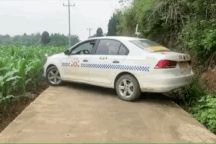 Xem pha quay đầu xe "đỉnh cao" của một tay lái nữ