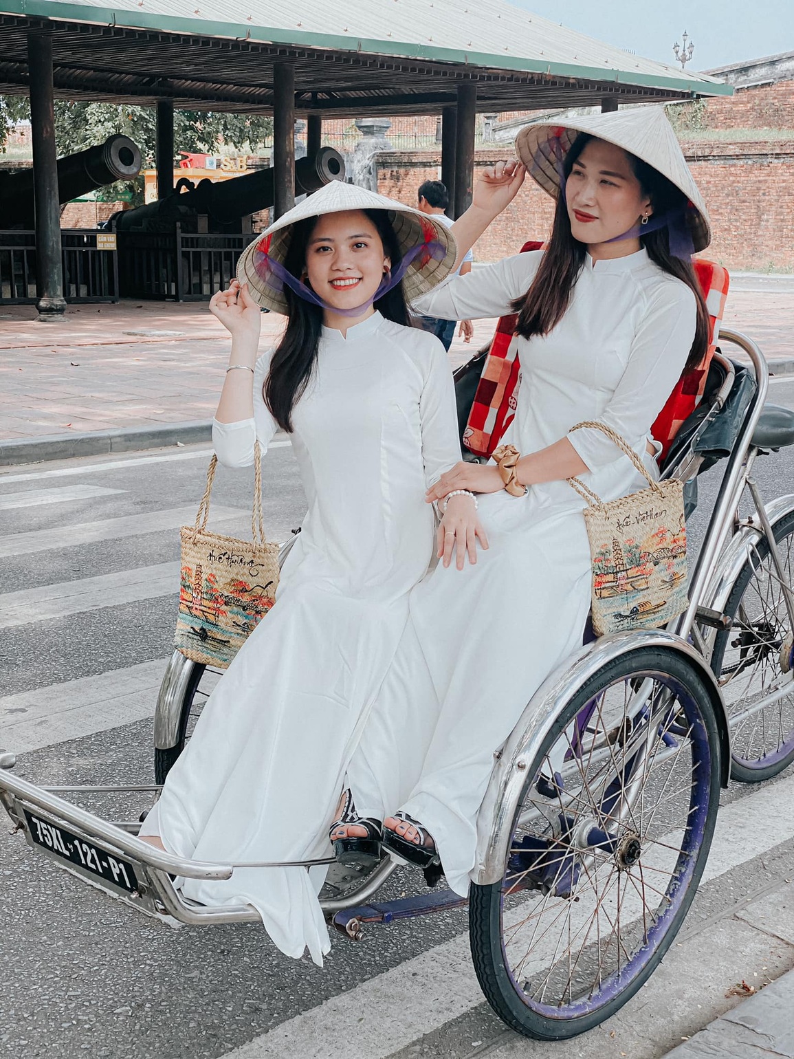 Đôi bạn xinh đẹp lái ô tô 1500 km đi du lịch miền Trung, vượt đèo xuyên đêm - 2 Đôi bạn xinh đẹp lái ô tô 1500 km đi du lịch miền Trung, vượt đèo xuyên đêm - 2