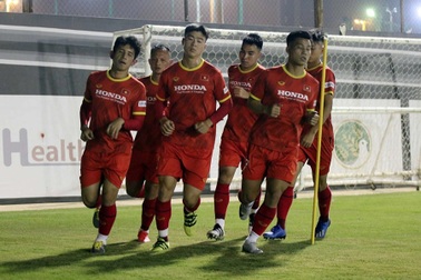 Đặng Văn Lâm tái xuất, đội tuyển Việt Nam tập dưới nhiệt độ 43 độ C