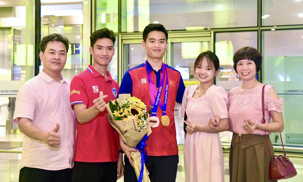 Chuyện tình bén duyên nhờ lướt Facebook của VĐV bắn súng Phạm Quang Huy - 5 Chuyện tình bén duyên nhờ lướt Facebook của VĐV bắn súng Phạm Quang Huy - 5