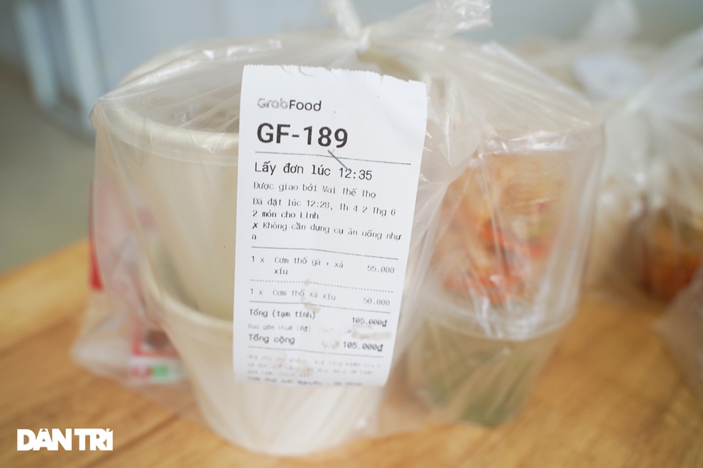 Shipper ở Hà Nội cháy đơn đợt nắng nóng, thu nhập không cao như lời đồn - 7 Shipper ở Hà Nội cháy đơn đợt nắng nóng, thu nhập không cao như lời đồn - 7