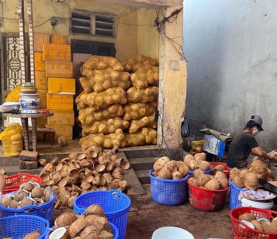 Nước dừa có giá 20.000 đồng/lít, ngày bán 500 chai: Nguồn gốc ở đâu? - 3 Nước dừa có giá 20.000 đồng/lít, ngày bán 500 chai: Nguồn gốc ở đâu? - 3