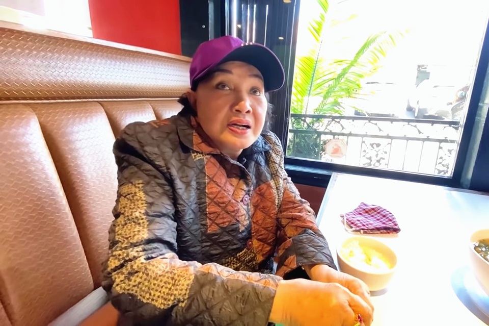 Nghệ sĩ cải lương Hồng Nga về nước sau một thời gian mắc kẹt ở Mỹ - 2 Nghệ sĩ cải lương Hồng Nga về nước sau một thời gian mắc kẹt ở Mỹ - 2