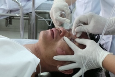 Lười rửa tay, nhân viên y tế gây họa cho người bệnh