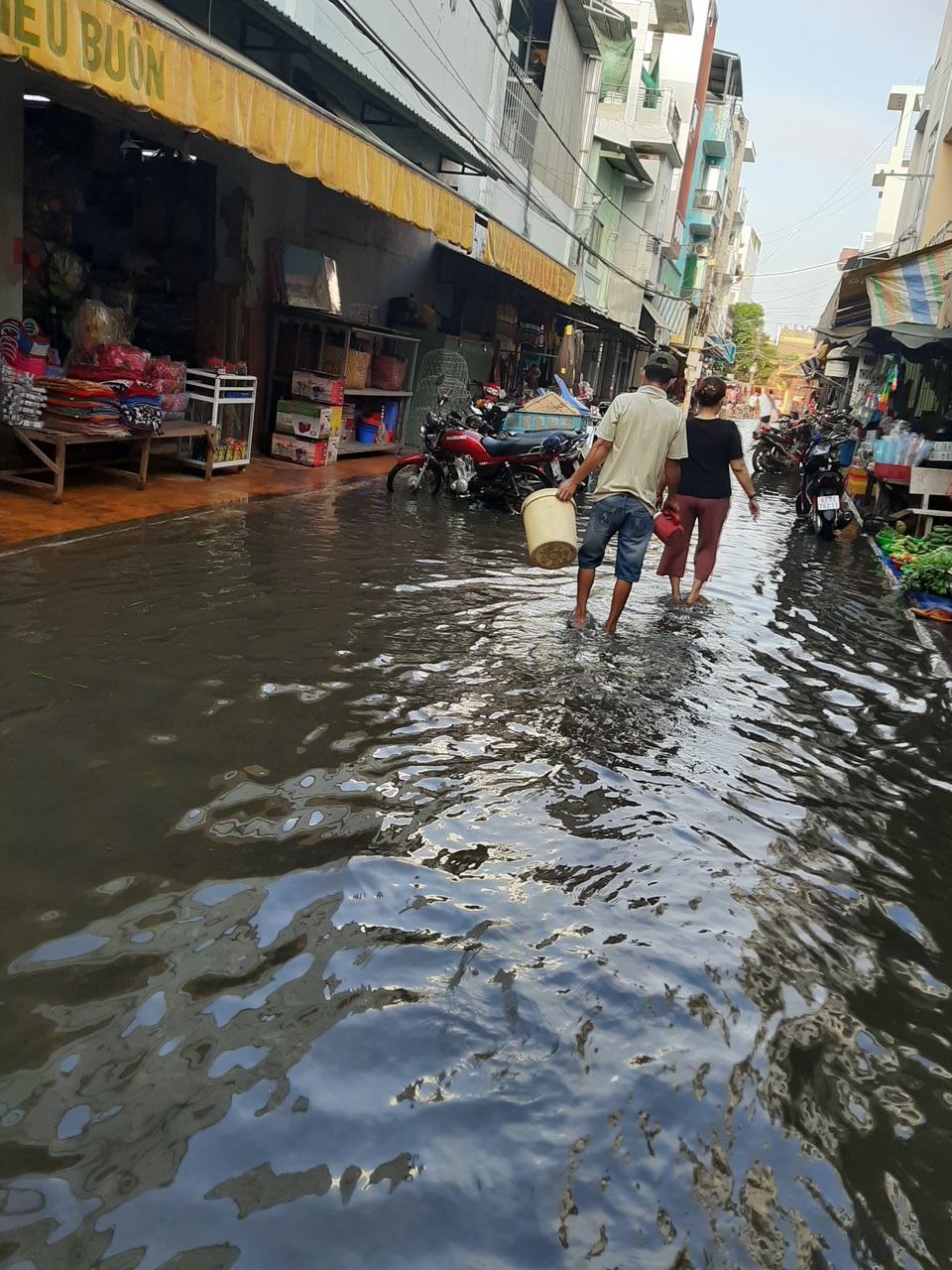 Triều cường “bủa vây” khiến một thị trấn ngập nặng ở Sóc Trăng! - 12 Triều cường “bủa vây” khiến một thị trấn ngập nặng ở Sóc Trăng! - 12