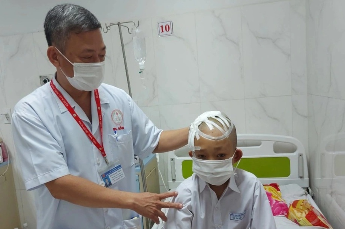 Phẫu thuật thành công u não cho bé trai 12 tuổi - 3