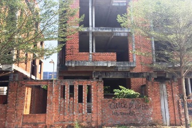 Người đàn ông chết bất thường trong biệt thự hoang ven Sài Gòn