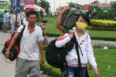 Xong môn cuối, sĩ tử lũ lượt về quê