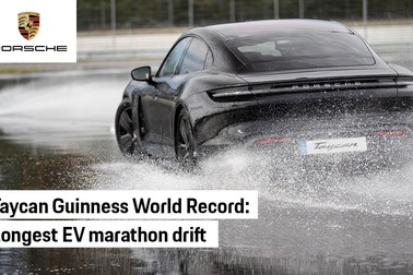 Porsche Taycan lập kỷ lục thế giới cho cú drift bằng xe điện dài nhất