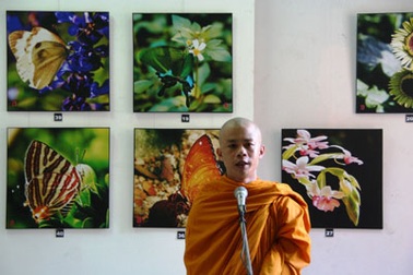 Nhà sư triển lãm ảnh giúp trẻ em nghèo