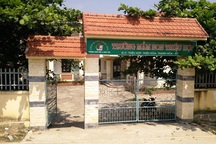 Vụ bán sách cho học sinh chưa biết chữ: Xử lý nghiêm ban giám hiệu nhà trường