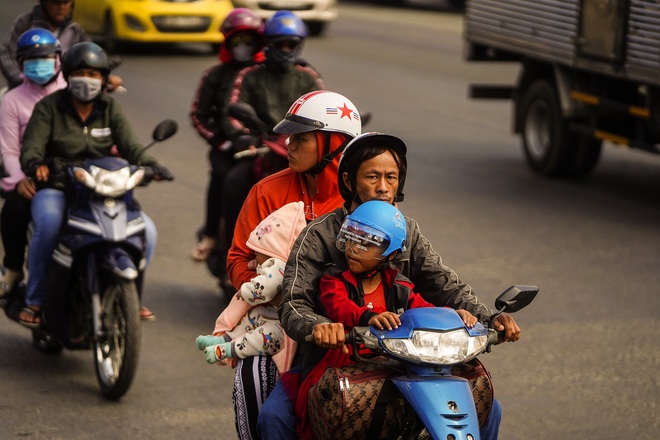 Những đoàn “di dân” cuối cùng rời Sài Gòn trước thời khắc Giao thừa - 12 Những đoàn “di dân” cuối cùng rời Sài Gòn trước thời khắc Giao thừa - 12
