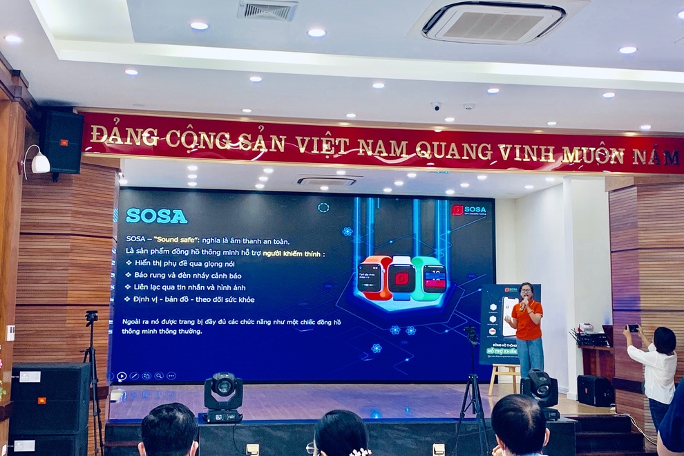 Sinh viên trường nghề khởi nghiệp với mô hình thể thao, đồng hồ khiếm thính - 2 Sinh viên trường nghề khởi nghiệp với mô hình thể thao, đồng hồ khiếm thính - 2