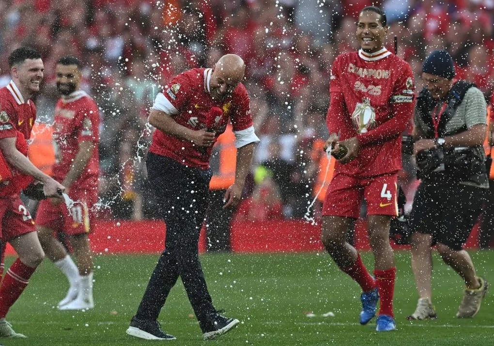 Đăng quang Premier League sớm 4 vòng, vì sao Liverpool chưa được trao cúp? - 3 Đăng quang Premier League sớm 4 vòng, vì sao Liverpool chưa được trao cúp? - 3