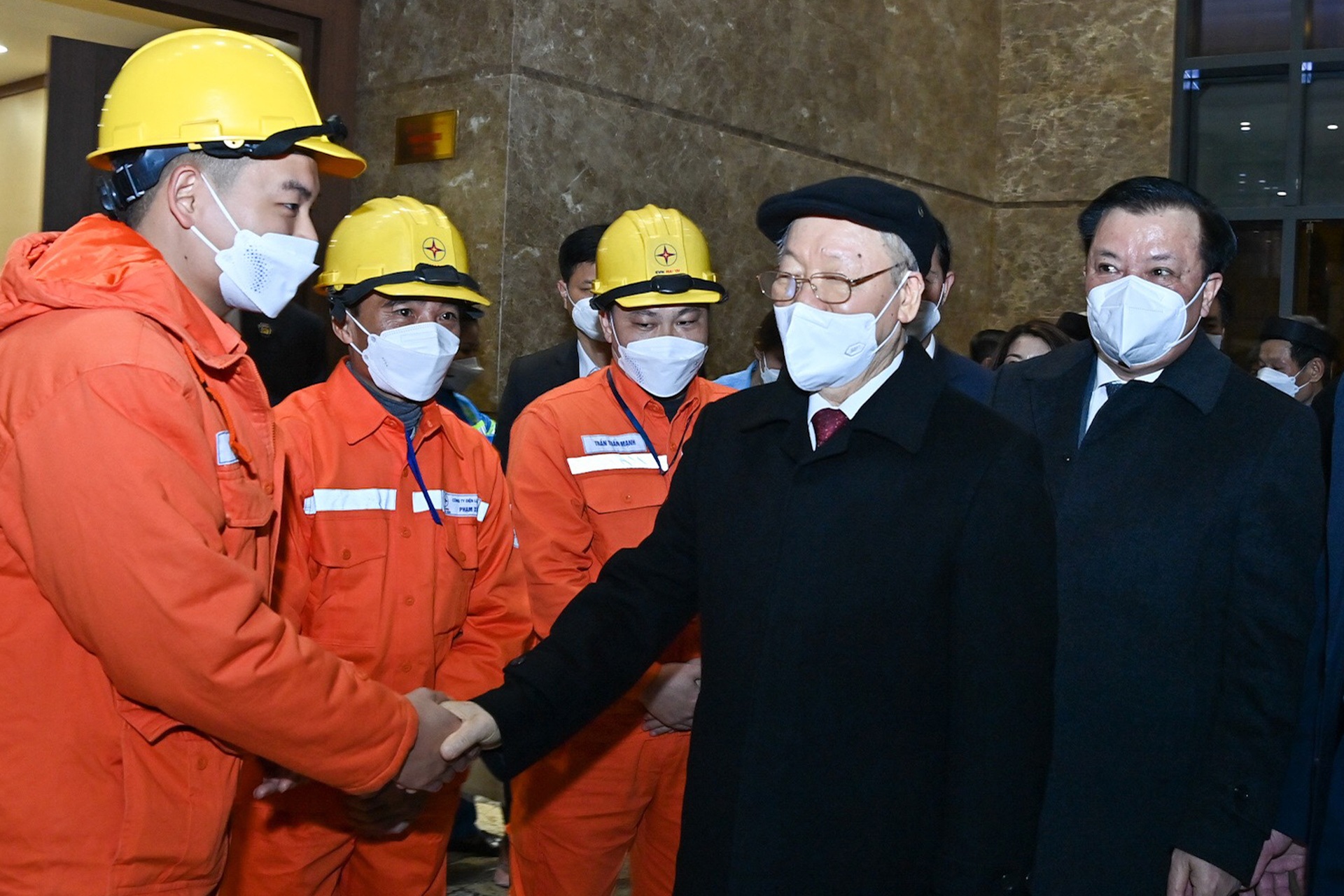 Tổng Bí thư Nguyễn Phú Trọng chúc Tết nhân dân Thủ đô trong đêm giao thừa - 6