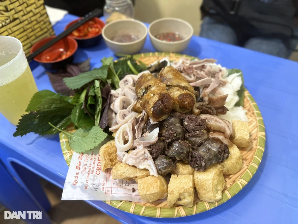 Hà Nội - nơi đắt đỏ nhất nước: Lương 50 triệu, tiền ăn đã hết gần một nửa - 5