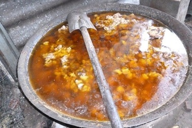 Phở nước béo mỡ thối, thịt xiên nướng tẩm gia vị Tàu